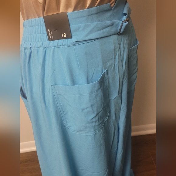 High-Waisted Long Pants - Picture 7 of 7